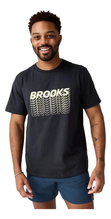 Playera BROOKS Graphic Short Sleeve Hombre Negro Running